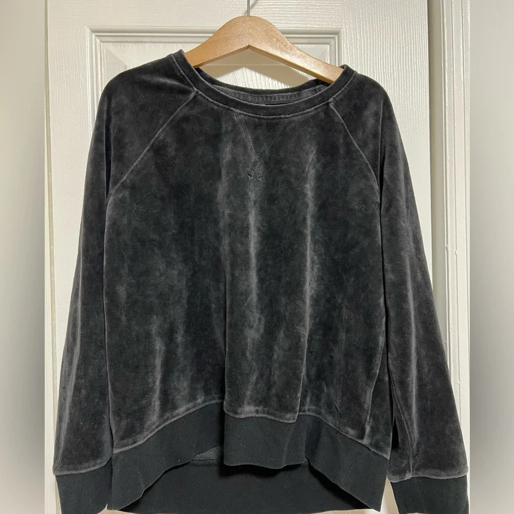 Old Navy Kids Set of two Black Velvet Sweatshirt Size M (8)